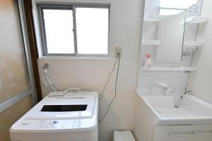 Un baño de 天然温泉付きの一棟貸切 ペットOk 無料駐車場有 最大10名