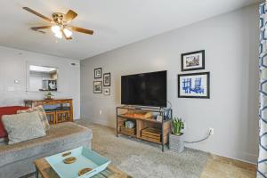 TV a/nebo společenská místnost v ubytování The Lofts of Downtown (540 N 2nd St, #304)