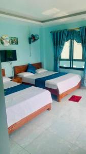 En eller flere senge i et værelse på Thu Thủy Hotel