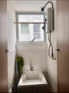 a bathroom with a sink and a window at Confortable apartaestudio in Manizales