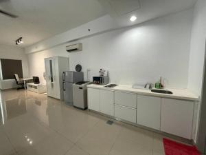 Foto sihtkohas Subang Jaya asuva majutusasutuse #24 Studio First Subang Mall SS15 Courtyard--2mins to SS15 LRT !2-5PAX! galeriist