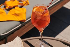 AC Hotel Gava Mar italokat is kínál