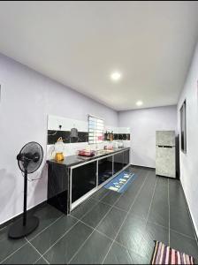 Kuchyň nebo kuchyňský kout v ubytování Ammaiti Homestay Kulim