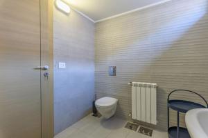 Koupelna v ubytování Faqra -2BR Hideaway + 15 fotografií