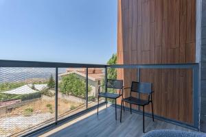 Balkón nebo terasa v ubytování Faqra -2BR Hideaway