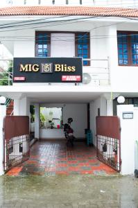 Un edificio con un cartello che legge mig morsi di MIG Bliss a Fort Kochi