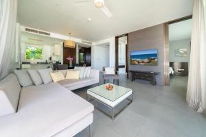 Χώρος καθιστικού στο Karon Beachfront Apartment 724