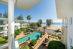 Πισίνα στο ή κοντά στο Karon Beachfront Apartment 724