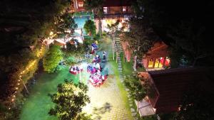an overhead view of a pool at a resort at night at Homestay Blackpink 1986 in Xóm Trương Quít