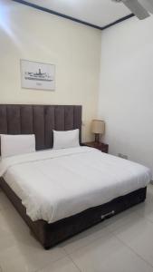 Ένα ή περισσότερα κρεβάτια σε δωμάτιο στο Qurum Beach Hotel