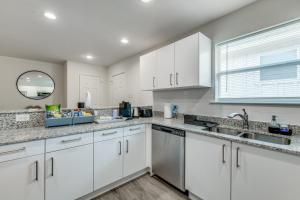 Dapur atau dapur kecil di AT&T stadium, TX Live! Six Flags, and Globe Life