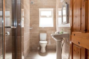 Ванная комната в Bunhovil - 2 Bedroom Bungalow