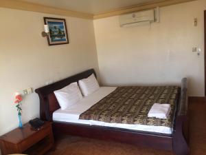Un pat sau paturi într-o cameră la Lux Guesthouse