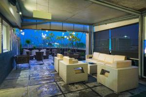 Area soggiorno di PYRENEES Malioboro Hotel