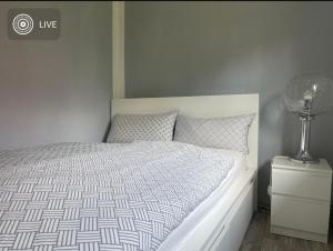 Un pat sau paturi într-o cameră la Ferienhaus Margarete