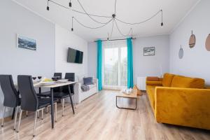TV a/nebo společenská místnost v ubytování Nowoczesny Apartament z Widokiem na Góry by Noclegi Renters