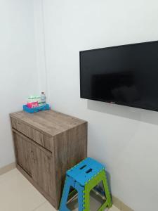 TV a/nebo společenská místnost v ubytování ratana cengkareng syariah + 20 fotografií