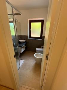 Bilik mandi di Hotel Al Pescatore