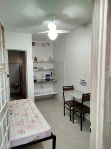 a room with a table and a table and chairs at Apto 5 ótimo local proximo shopping in Campo Grande