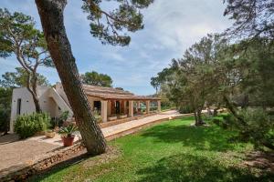 an exterior view of a house with trees at Finca Ses Rotes in Cala Ferrera