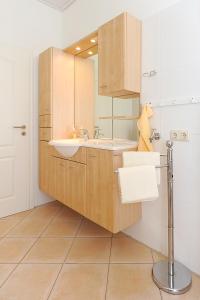 a bathroom with a sink and a mirror at Ferienwohnung auf dem Ferienhof Janssen in Westerholt +17 photos