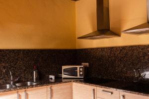 Una cocina o zona de cocina en Agroturisme Sant Dionis