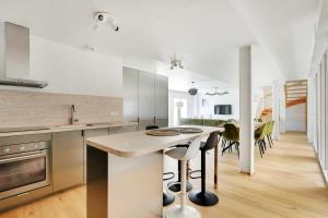 Η κουζίνα ή μικρή κουζίνα στο Exclusive Duplex -5BD-10P- Nogent-sur-Marne
