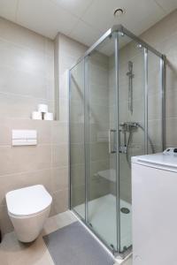 Koupelna v ubytování Studio Mozart, Free Onsite Parking, Air Conditioning, 1Gbs WiFi + 8 fotografií