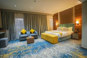 Postel nebo postele na pokoji v ubytování Almsakn Alola Hotel Company