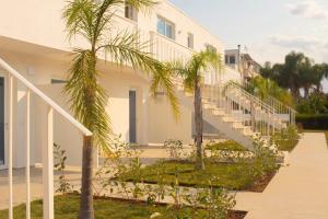 Zahrada ubytování SUNSHINE LUXURY APARTMENTS - Private Pool and Beach - Policoro Lido