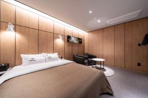 Ένα ή περισσότερα κρεβάτια σε δωμάτιο στο Cielo hotel +5 φωτογραφίες