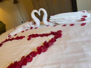 Voodi või voodid majutusasutuse Lace Hotel toas