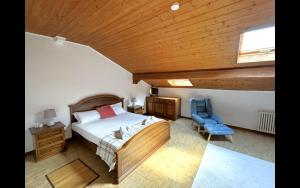 Ένα ή περισσότερα κρεβάτια σε δωμάτιο στο Katty House - Dizzasco Lake Como