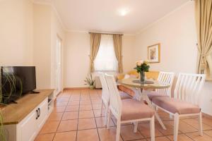 Μια τηλεόραση ή/και κέντρο ψυχαγωγίας στο ApartHotel Villa Mozart