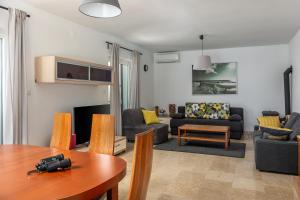 Posedenie v ubytovaní Holiday Home Kvarner with private heated pool