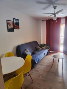 a living room with a couch and a table at Apartamento PURA VIDA - Hannibal III in Cala de Finestrat +18 photos