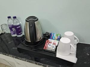 Příslušenství pro přípravu čaje a kávy v ubytování Hotel Gridhakuta International