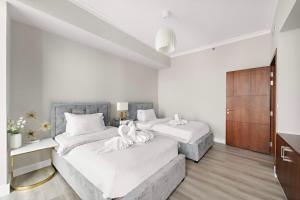 Cama o camas de una habitación en FIRST CLASS 3BR with full BURJ KHALIFA and FOUNTAIN VIEW