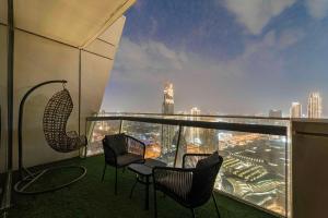 Un balcón o terraza de FIRST CLASS 3BR with full BURJ KHALIFA and FOUNTAIN VIEW