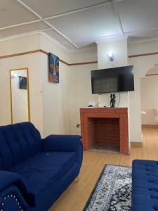 TV a/nebo společenská místnost v ubytování Airport View Homes