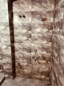 Bany a Hotel Raju Homestay Ayodhya 150 Meters from Shree Ram Janmbhoomi Temple 200 Meters from Ayodhya Dham Railway Station