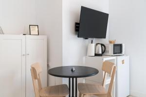 Μια τηλεόραση ή/και κέντρο ψυχαγωγίας στο Apartamento Estudio en Plaza de Toros +2 φωτογραφίες
