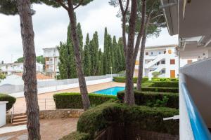 a view of the pool from the balcony of a building at Estudio Blaumar in L'Escala +2 photos