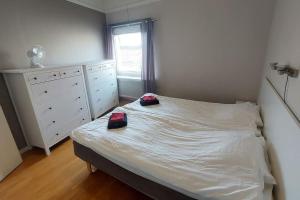 Postel nebo postele na pokoji v ubytování Spacious three room apartment with a large kitchen and bathroom