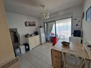 Køkken eller tekøkken på Appartement avec Piscine + 9 billeder