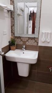 Et badeværelse på Nhà nghỉ Lucky Motel