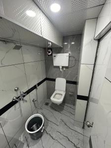 Koupelna v ubytování Hotel Rinza Residency