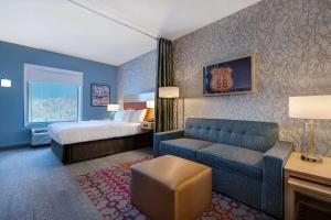 Postel nebo postele na pokoji v ubytování Home2 Suites by Hilton Stillwater