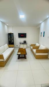 Uma área de estar em Apartamento com varanda Gourmet na praia da enseada