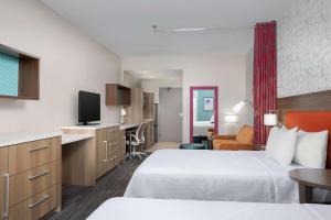 Home2 Suites By Hilton Clermont客房内的一张或多张床位